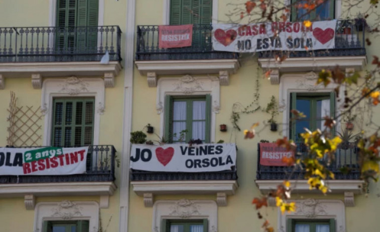 Calma tensa a Barcelona davant del desallotjament d'un veí de la Casa Orsola