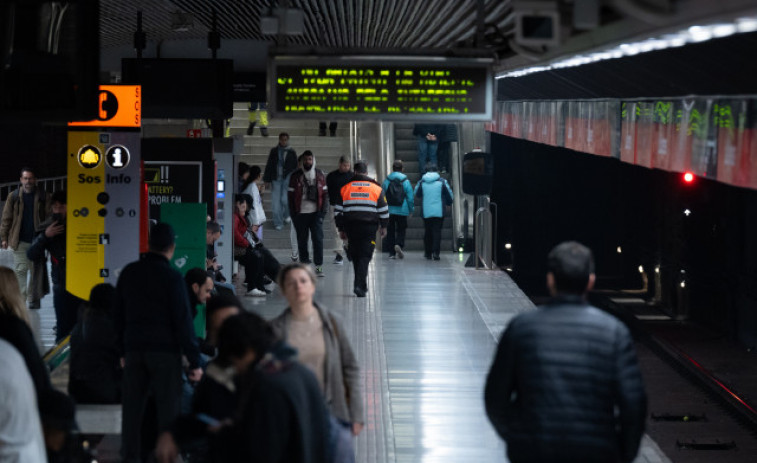 Els Mossos identifiquen 135 persones en un dispositiu al metro de Barcelona