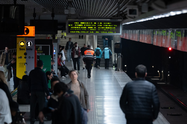 EuropaPress 6471088 vigilante metro 22 enero 2025 barcelona catalunya espana plantilla