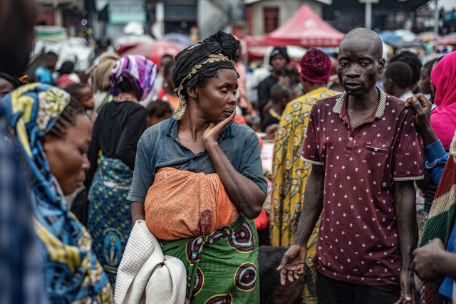 EuropaPress 6485453 goma jan 25 2025    displaced people are seen at the nzulo port near goma 1