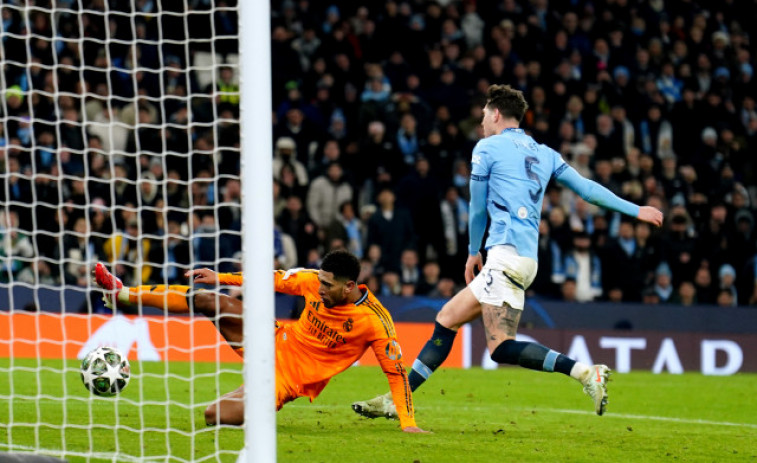 El Madrid remunta el pitjor Manchester City de Guardiola i posa un peu als vuitens de Champions (2-3)