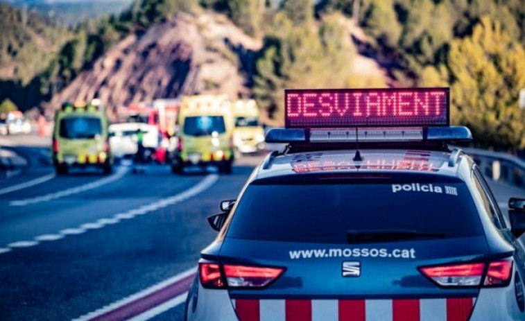 Tres ferits en un accident entre un camió i un turisme a l'AP-7 a Sant Gregori (Girona)