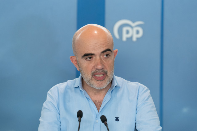 EuropaPress 5234256 candidato pp alcaldia barcelona daniel sirera comparece sede partido 29