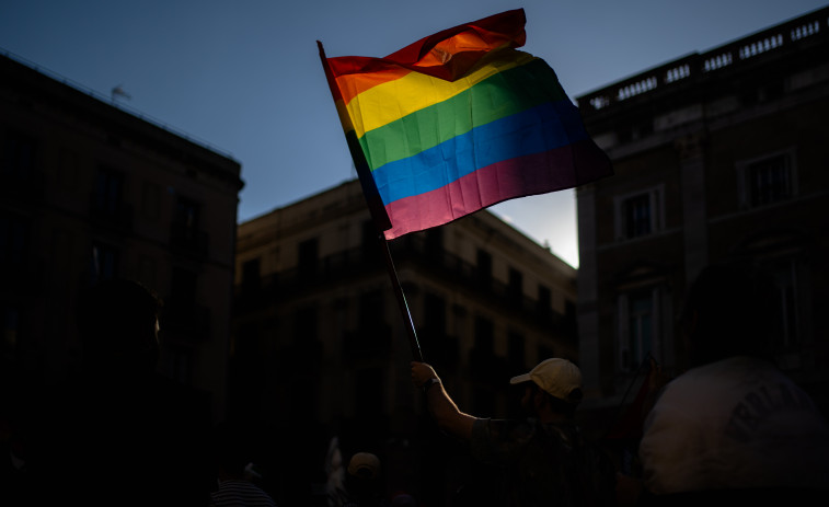 Llancen una campanya amb clubs de futbol de L’Hospitalet per a combatre la LGTBI+fòbia en l'esport