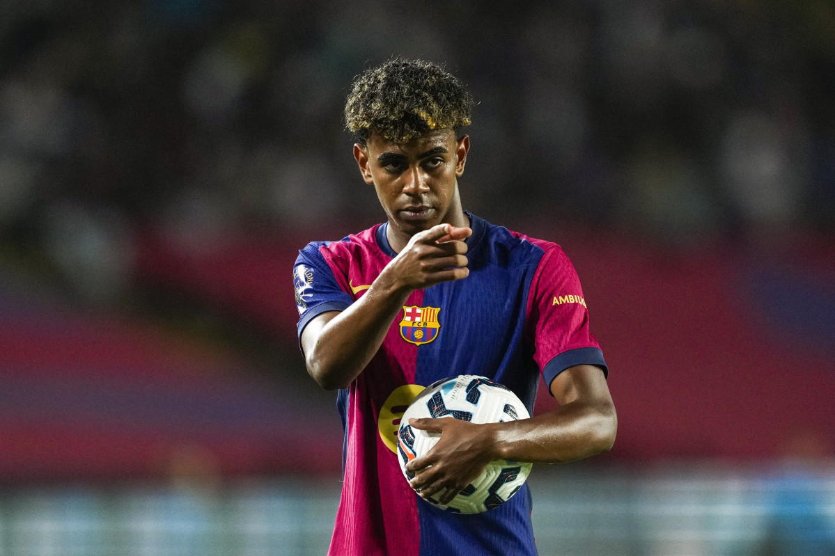 BARCELONA, 12/08/2024.- El delantero del Barcelona Lamine Yamal durante el partido del torneo Joan Gamper, que Barcelona y Mónaco disputan este lunes en el estadio Olímpico Lluis Companys. EFE/ Alej