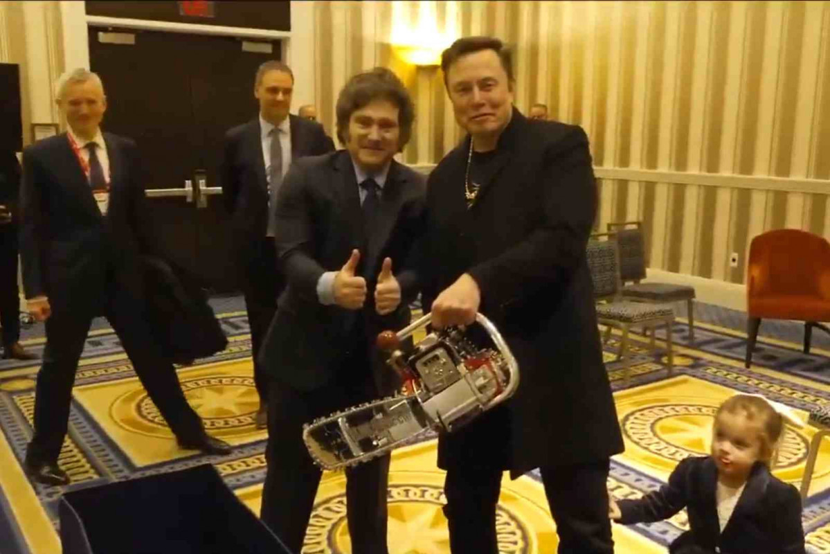 Javier Milei con Elon Musk y la motosierra