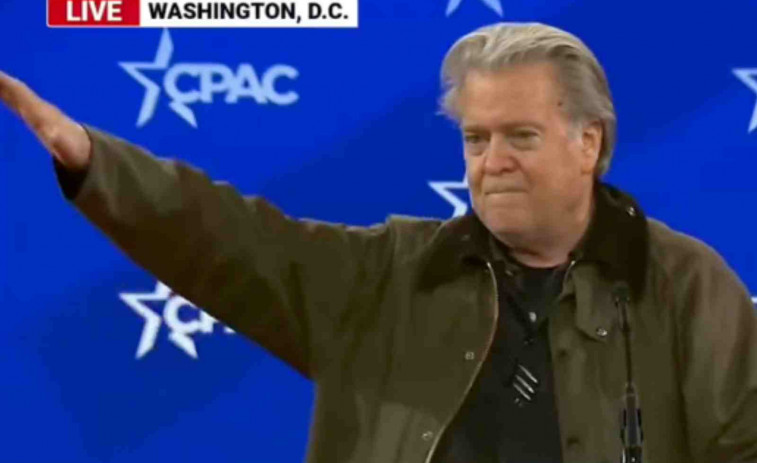 Steve Bannon fa una polèmica salutació nazi a la convenció de Trump i provoca la sortida d'un líder europeu