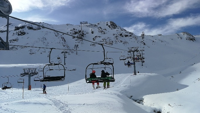 Las estaciones de esquí celebran el 'World Snow Day' con actividades para todos los públicos.