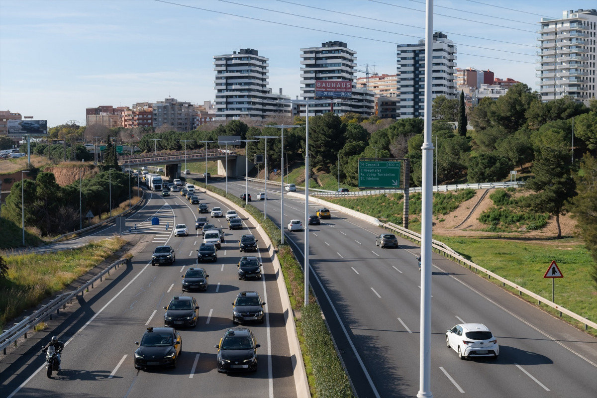 EuropaPress 6484469 grupo taxis altura esplugues llobregat marcha lenta taxistas rondas