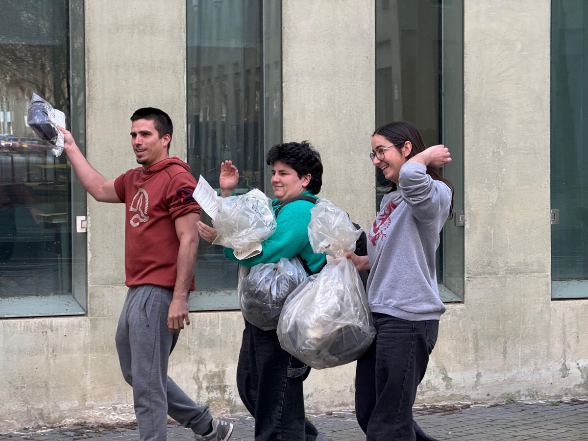 EuropaPress 6584569 tres personas tumbaron carpa alianca catalana saliendo juzgados barcelona