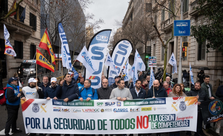 Protesta de policies i guàrdies civils contra el traspàs de competències d'estrangeria a Catalunya