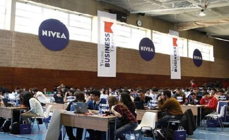 1.400 estudiants catalans participen en un programa per dirigir la seva empresa a Internet