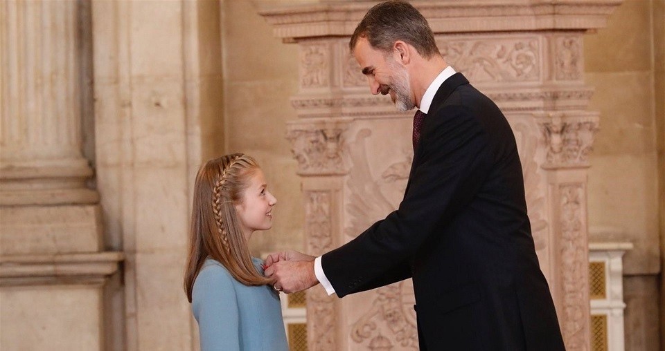 Felip VI imposa el Toisu00f3n d'Or a la Princesa d'Astúries