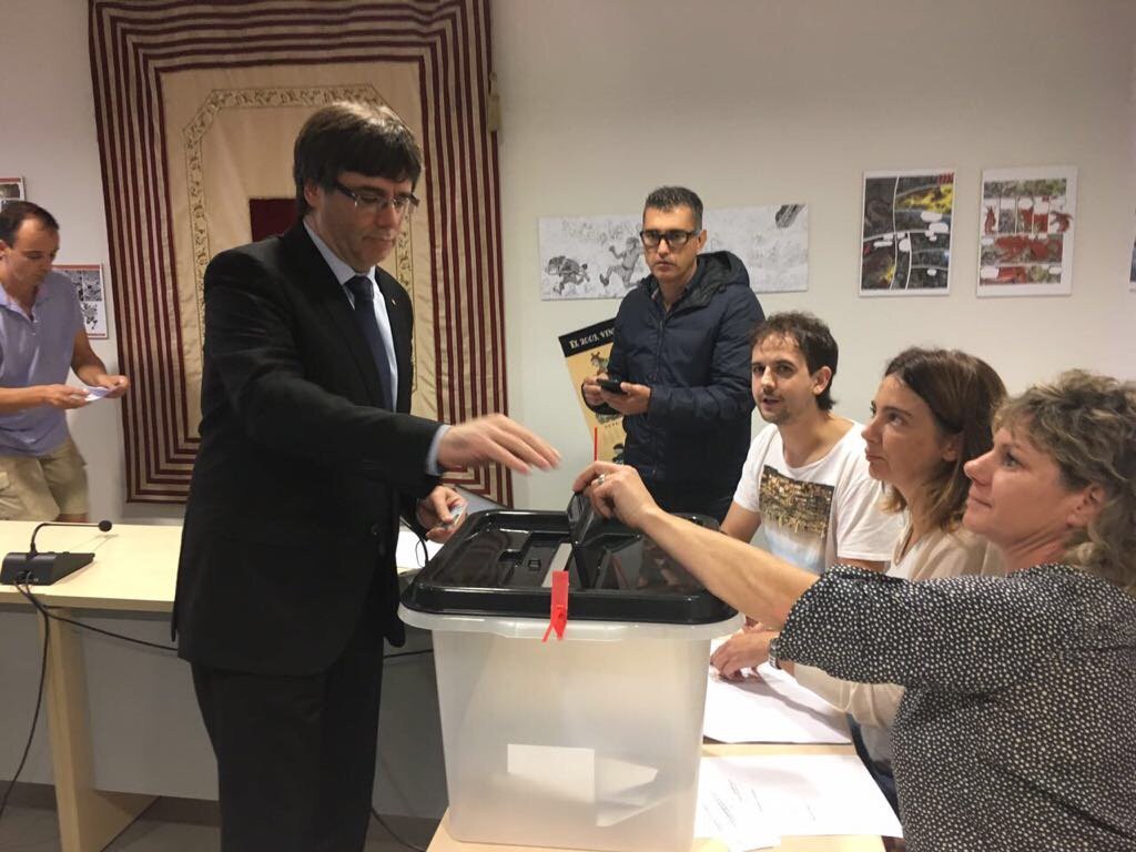 Puigdemont vot referèndum a 1 o