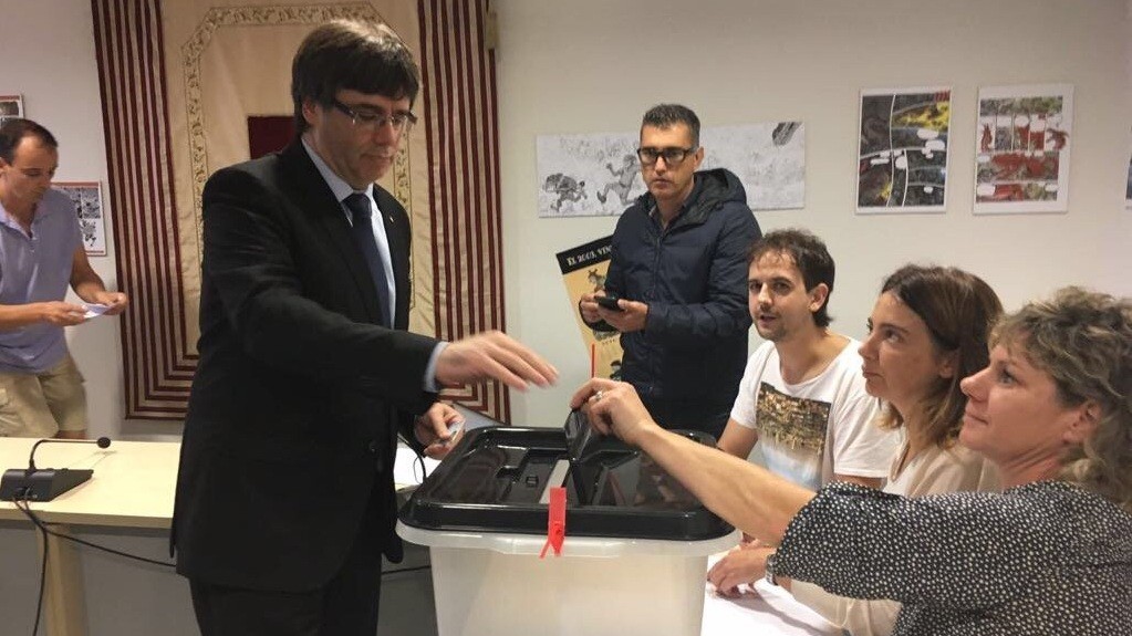 Puigdemont vot referèndum urna 1O