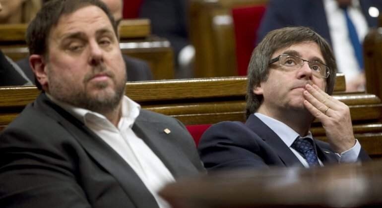 Junqueras amb Puigdemont al parlament efe