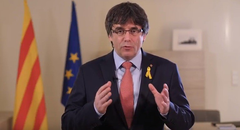 Puigdemont renúncia