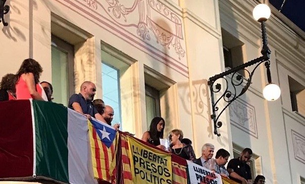 Alcaldessa Canete Reial simbologia independentista 10092018