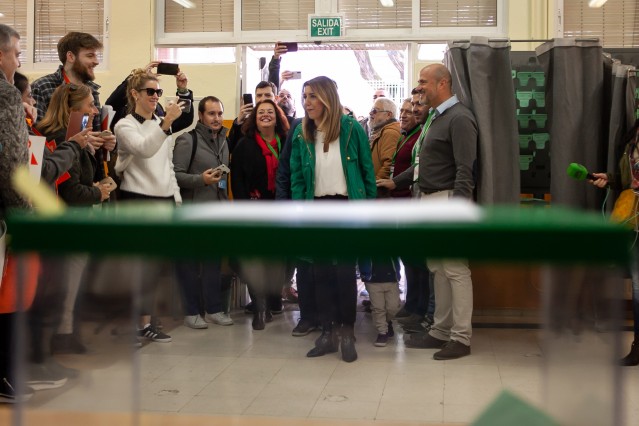 Susana Díaz acude a votar en las elecciones del 2 de diciembre