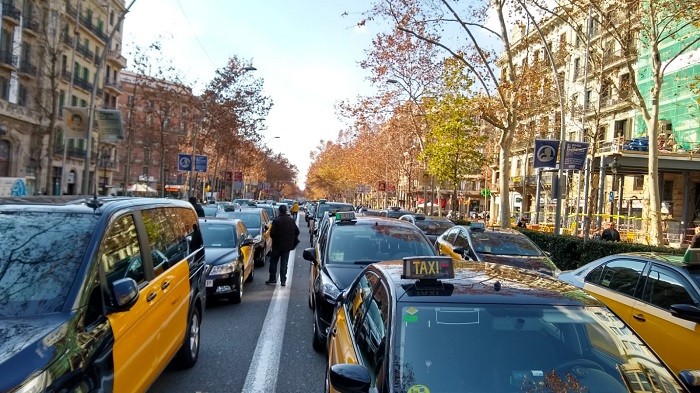 Taxistes bloquejant la Gran Via a gener 2019