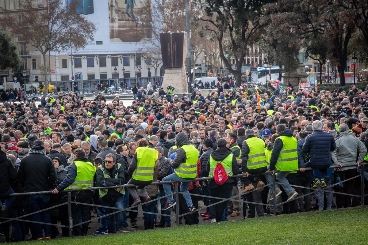 Assemblea taxistes plaça catalunya