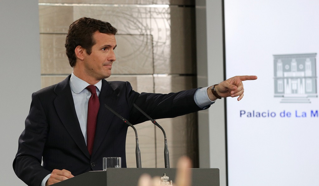 El lu00edder del PP, Pablo Casado, ofereix una roda de premsa al Palau de la Moncloa, després de la seva reuniu00f3n amb el president del Govern en funcions.