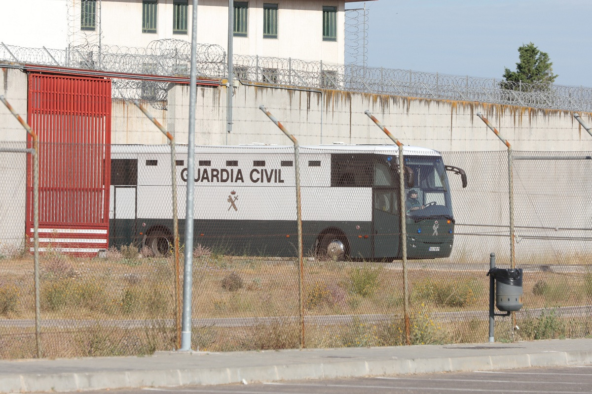 Els set presos homes del Procés abandonen en un furgó de la Guàrdia Civil la presó de Valdemoro a Madrid