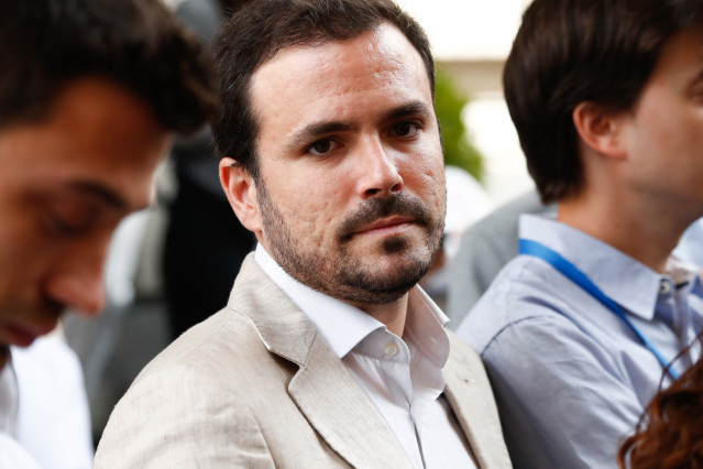 El coordinador general de Izquierda Unida, Alberto Garzón, a su llegada a la segunda sesión del debate de investidura del candidato socialista a la Presidencia del Gobierno, Pedro Sánchez.