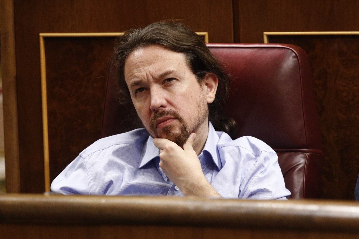 Pablo Iglesias reflexiona durant la segona jornada d'investidura de Sánchez