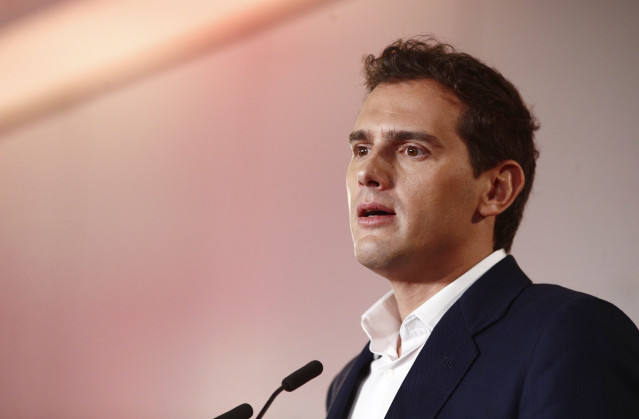 El presidente de Ciudadanos, Albert Rivera, en rueda de prensa tras la reunión extraordinaria del Consejo General de Ciudadanos, después de las recientes dimisiones de diferentes cargos en el partido