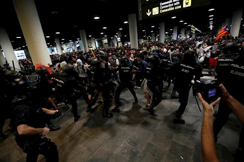 Càrregues a l'aeroport del Prat TsunamiDemocràtic