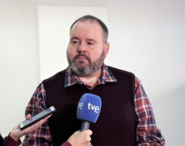 El portavoz de CatComú y diputado de En Comú Podem (ECP) en el Congreso, Joan Mena, en declaraciones a los periodistas en Barcelona el 16 de noviembre de 2019