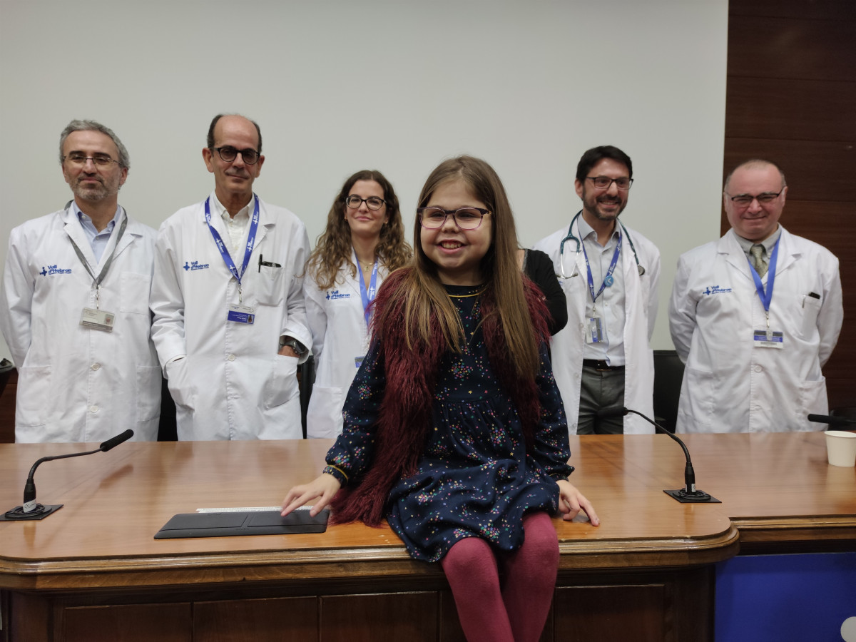 La pacient, Iria, juntament amb alguns membres de l'equip mu00e9dico de l'hospital