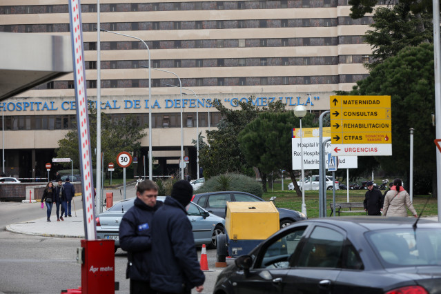 Puerta de acceso al recinto del Hospital Gómez Ulla de Madrid.