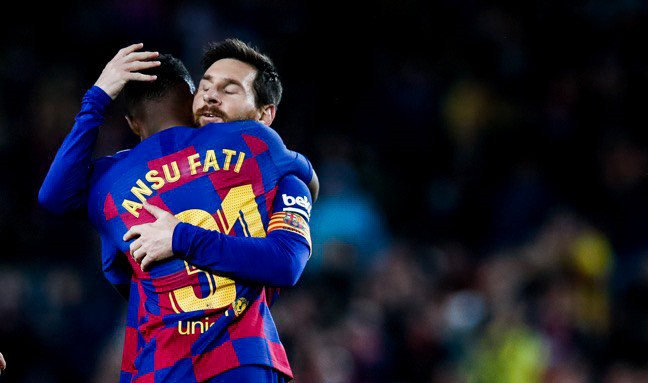 Messi abraça Ansu Fati