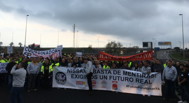 Ms d'un miler de treballadors de Nissan tallen la Ronda Litoral de Barcelona