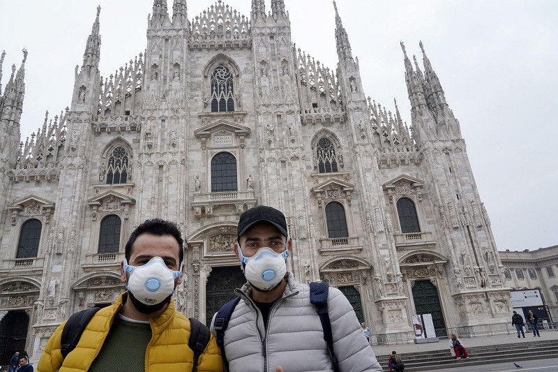 Milan italy tourists lluïa Sabatelli