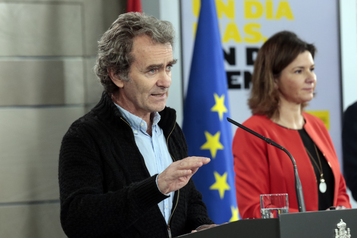 El director de el Centre de Coordinació d'Alertes i Emergències Sanitàries de l'Ministeri de Sanitat, Fernando Simón; i la secretària general de Transports, María José Rallo de l'Olmo,