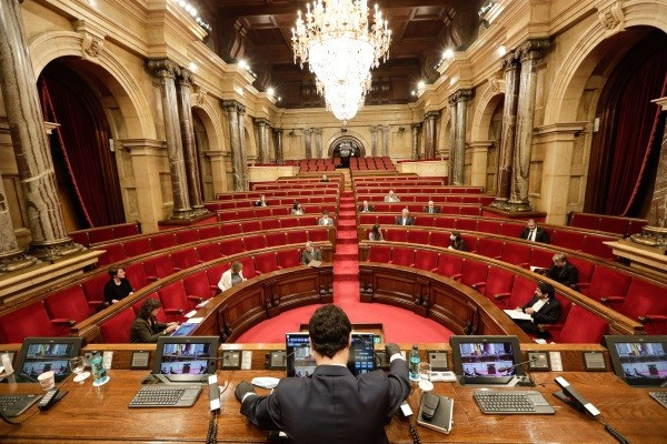 Ple telemàtic de Parlament paper coronavirus amb 21 diputats