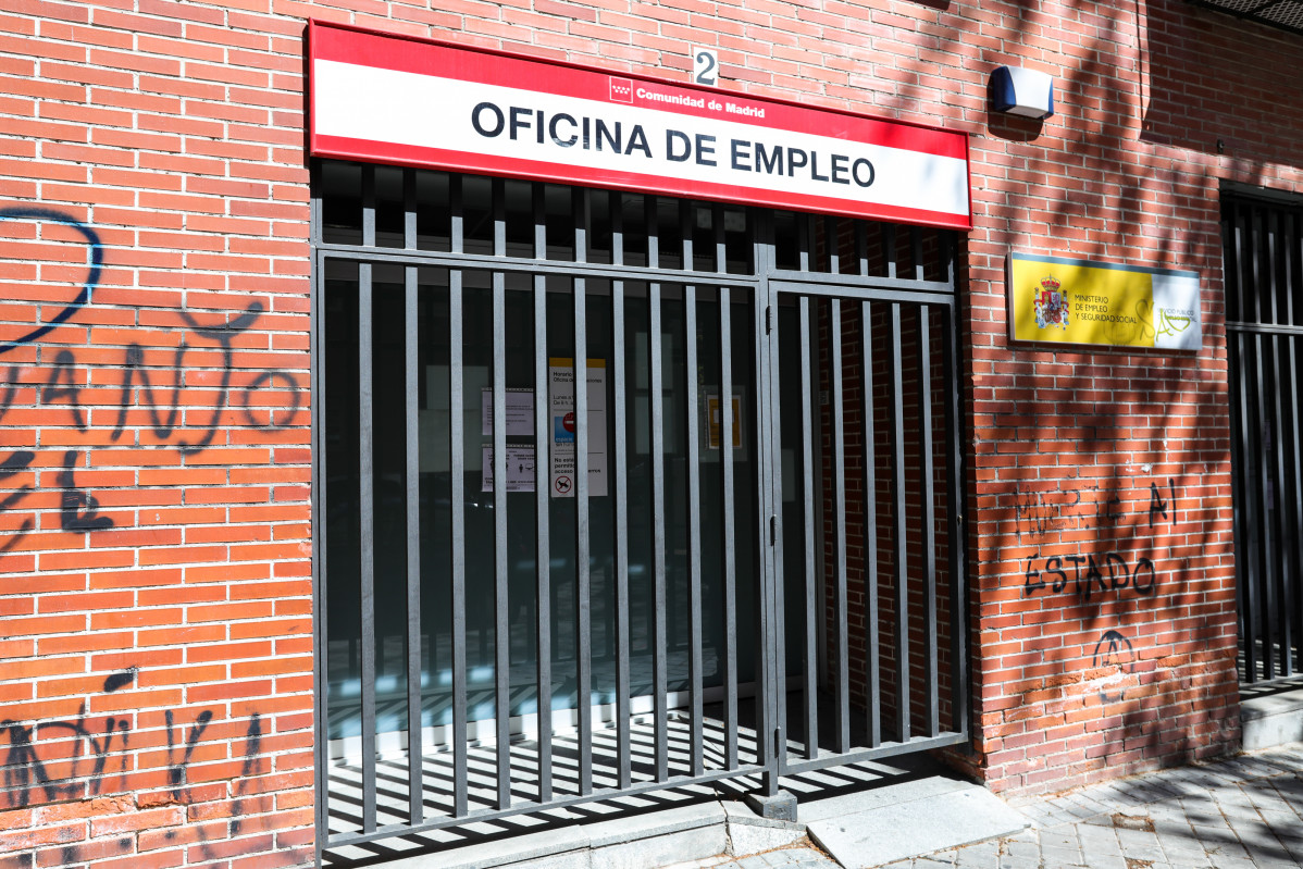 Reixes a les portes d'una oficina d'ocupació