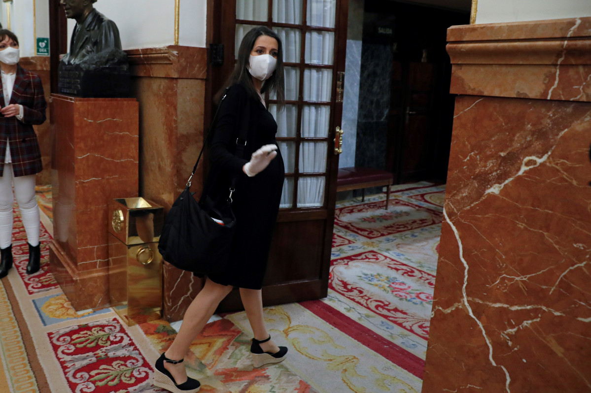 La presidenta de Ciutadans i portaveu al Congrés dels Diputats, Inés Acostades, a l'arribar a el Ple de la Cambra Baixa.