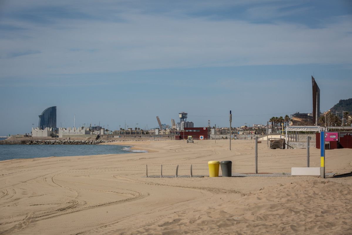 Base nàutica de la platja de l'Bogatell de Barcelona.