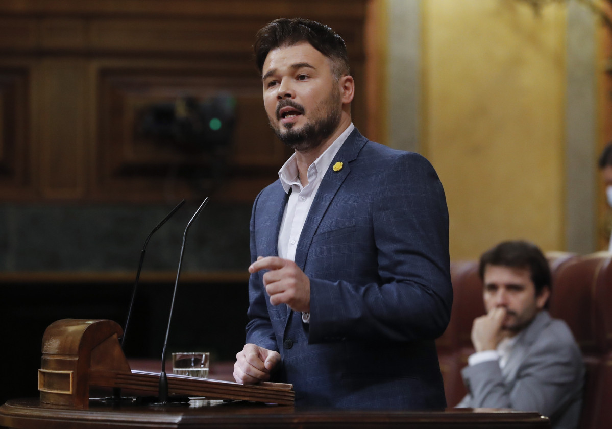 El portaveu d'ERC, Gabriel Rufián, durant la seva intervenció en el ple de Congrés que debat aquest dimecres la cinquena pròrroga de l'estat d'alarma.