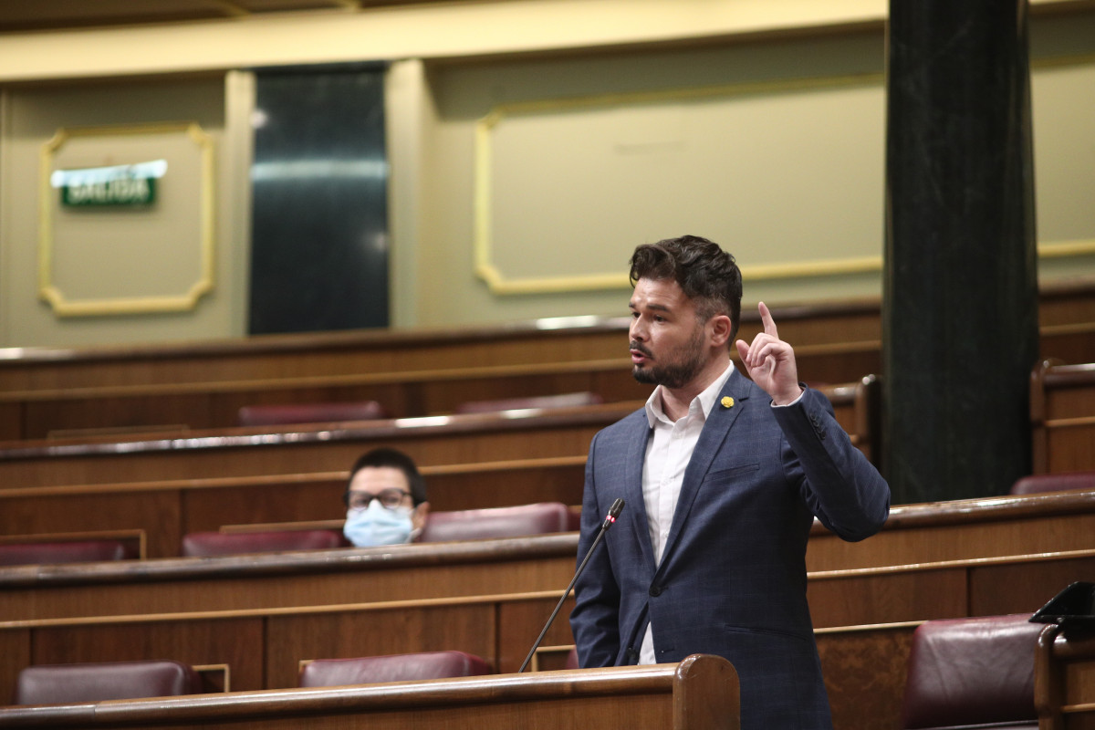 El portaveu d'ERC, Gabriel Rufián, durant la seva intervenció al ple de control a Govern centrat en les mesures post-COVID 19, la derogació de la reforma laboral i la destitució per part de ministre de l'Interior, Fernando Grande-Marlaska, de l'c