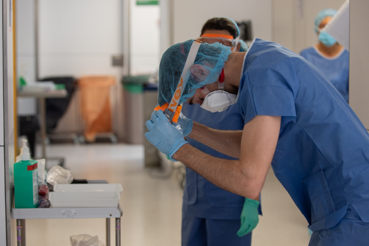 Atenció als casos amb el Covid-19 a l'Hospital Clínic. UCI d'atenció als pacients amb coronavirus.