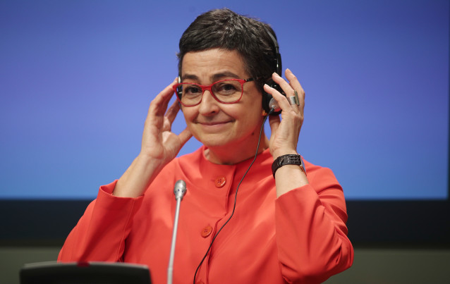 La ministra de Asuntos Exteriores, Unión Europea y Cooperación, Arancha González Laya, durante su intervención en la reunión con su homólogo, el ministro de Asuntos Exteriores de Hungría, Péter Szijjártó, en el Palacio de Viana, Madrid (España).