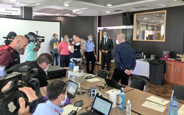 El conseller de Interior de la Generalitat, Miquel Buch, visita el centro de mando del confinamiento perimetral del Segrià (Lleida).