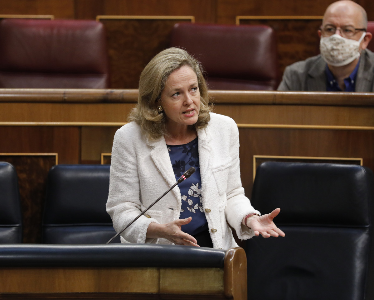 La ministra d'Economia, Nadia Calviño, durant la primera sessió de control a Govern al Congrés dels Diputats després de l'estat d'alarma, a Madrid (Espanya), a 24 de juny de 2020. El Congrés dóna aquesta setmana un pas més cap a la volta a la norma