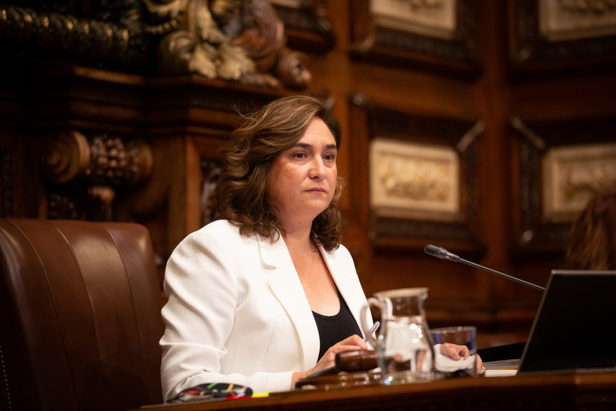 L'alcaldessa de Barcelona, Ada Colau, durant la primera sessió plenària de el Consell Municipal de l'Ajuntament de Barcelona, a Barcelona, Catalunya (España), 26 de juny de al 2020 (arxiu).