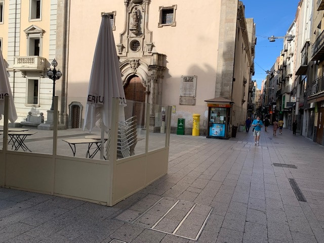 Terrassa d'un bar tancat a la Plaça de Sant Francesc de Lleida el passat 15 de juliol de l'any 2020